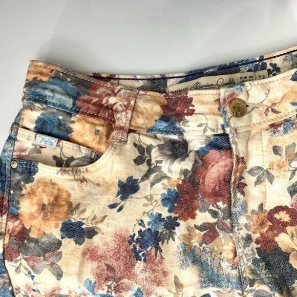 ZARA Garden Floral Jean Shorts Size 4 Mid Rise‎ 5 Pocket Denim Button Zip Short - Picture 3 of 4